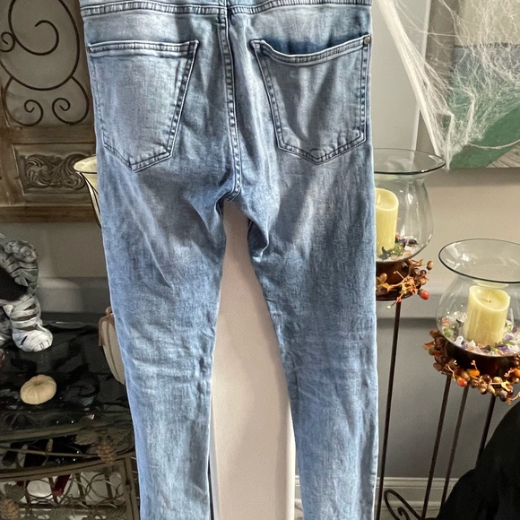 Like New H&M divided skinny jeans 29” waist button fly 32” inseam medium blue - Picture 3 of 7